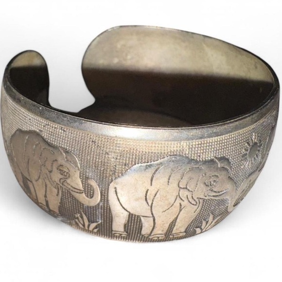 Vintage Elephant Engraved Metal Cuff Bracelet - Picture 3 of 3